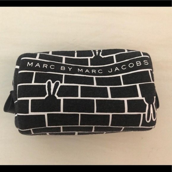 NEW Marc by Marc Jacobs Make-up Pouch - Picture 1 of 4